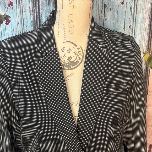 Banana Republic black and white blazer NWT, size 8P - Picture 3 of 12